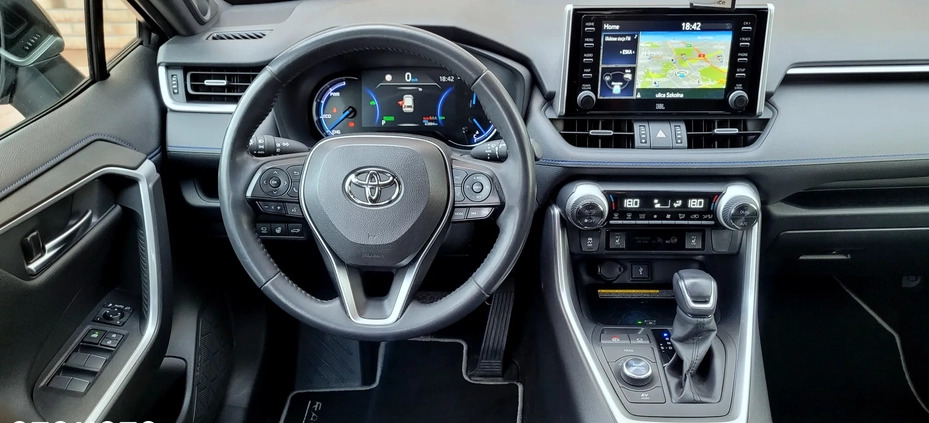 Toyota RAV4 cena 149700 przebieg: 63000, rok produkcji 2020 z Warszawa małe 781